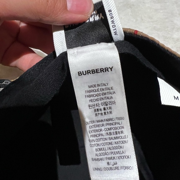 Burberry hat medium pre-loved - Picture 6 of 14